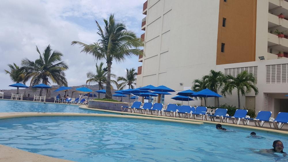 מזטלן Las Flores Beach Resort מראה חיצוני תמונה