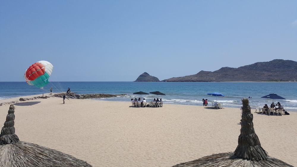 מזטלן Las Flores Beach Resort מראה חיצוני תמונה